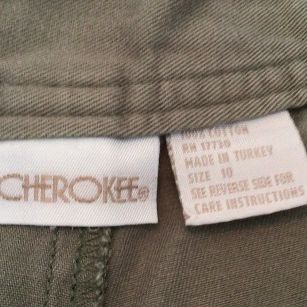 Cherokee - Light green pleated shorts - Picture 5 of 6